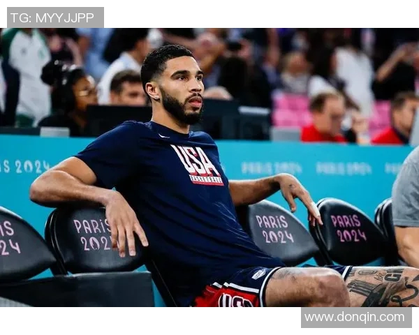 足球明星热议NBA赛场风云引发球迷热烈讨论与关注